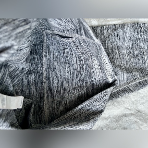 Lululemon - Picture 6 of 9